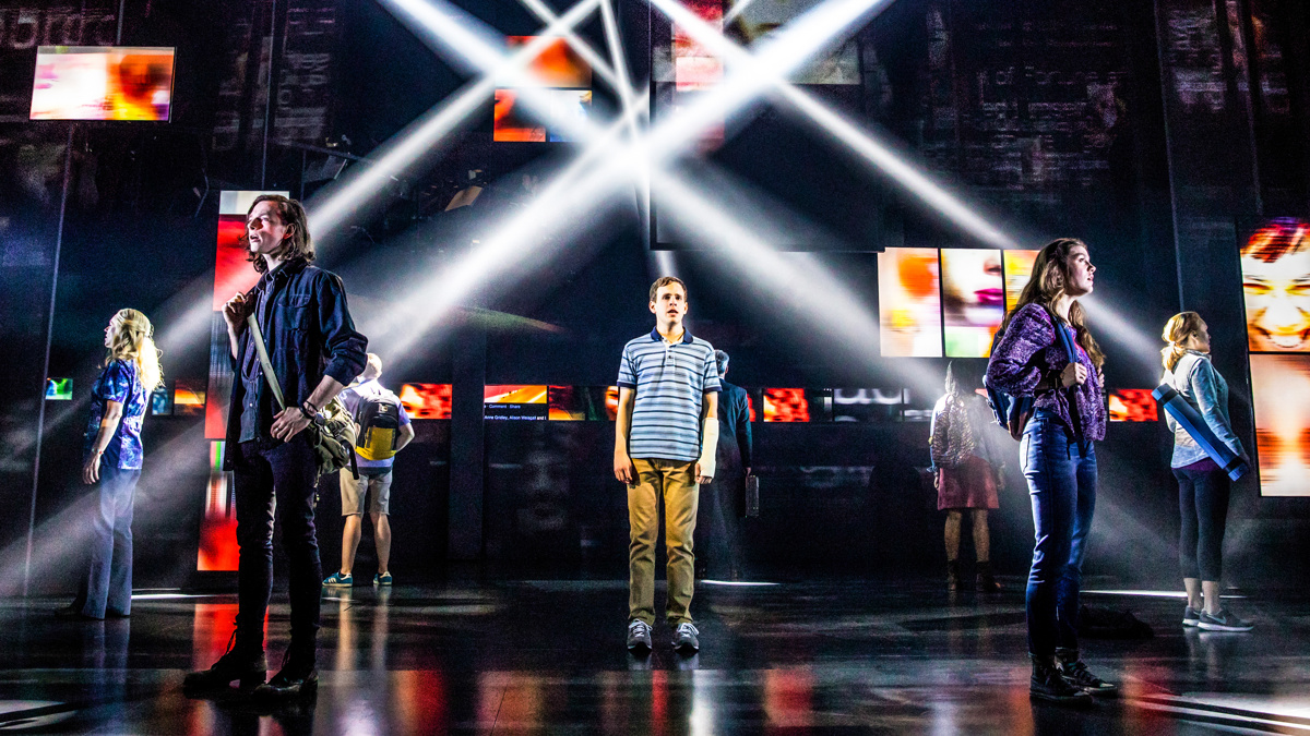 Dear-Evan-Hansen-Waving-2018-0764-Photo-Credit-Matthew-Murphy